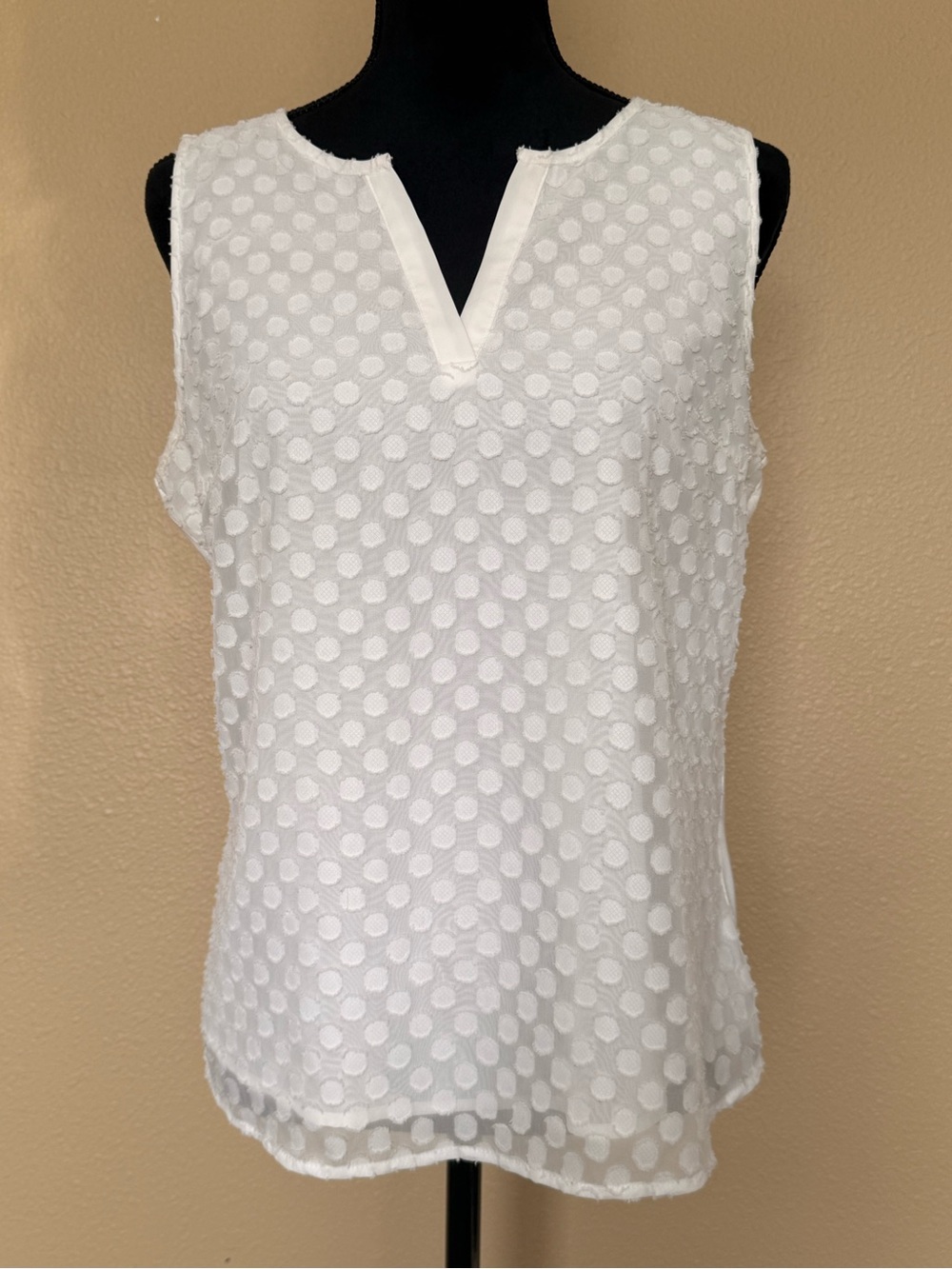 41 Hawthorn White Textured Dot Sleeveless Split-Neck Top